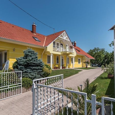 Topaz Apartmanhazak Balatongyörök Eksteriør billede
