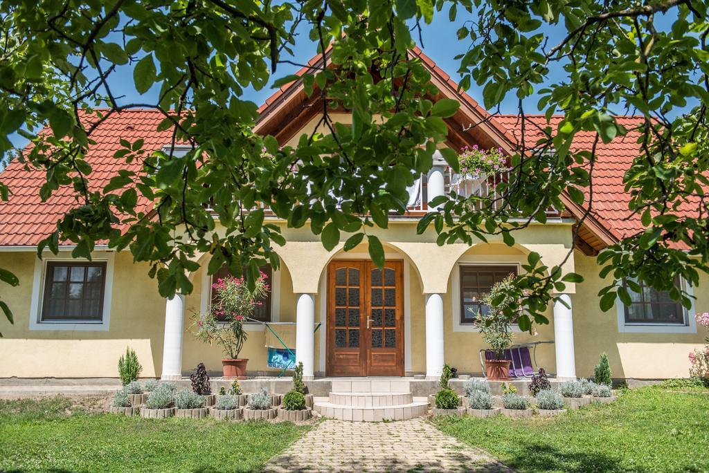 Topaz Apartmanhazak Balatongyörök Eksteriør billede